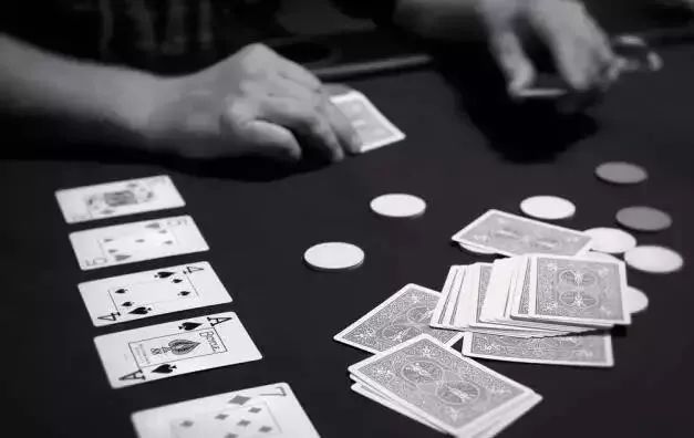 【EV 扑克】明知牌不如对方，却忍不住跟注怎么办？