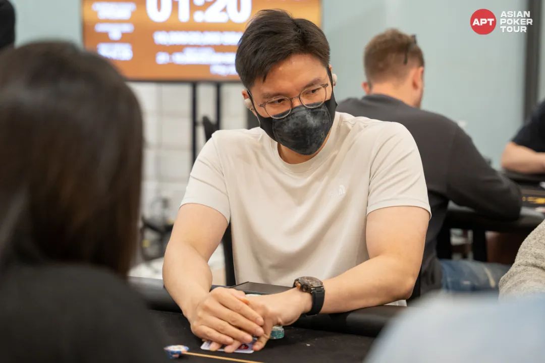 【EV 扑克】【2023APT 越南】主赛事决赛桌 9 人产生，美国 Albert Gorelik 领头