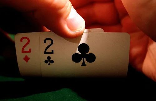 【EV扑克】策略教学：这几种起手牌，劝你最好翻前就放弃