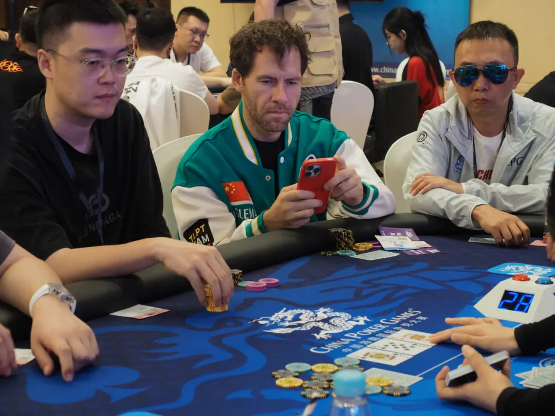 【小鱼Poker】CPG三亚总决赛｜纪念赛B组惊现“野人” 538人参赛98人晋级 韩悌龙记分牌领跑成CL