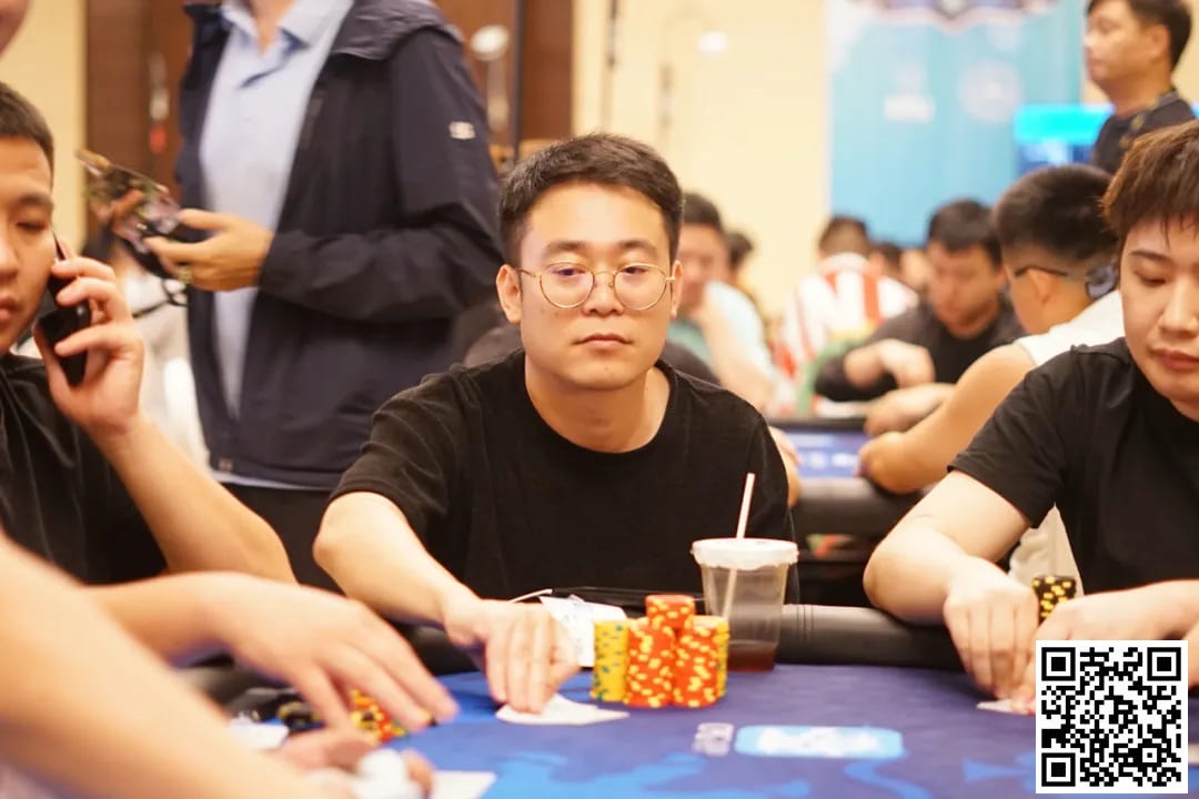 【小鱼Poker】CPG三亚总决赛持续升温！主赛事B组1569人狂热加入战斗！王珰装袋317500计分牌领先598人晋级！