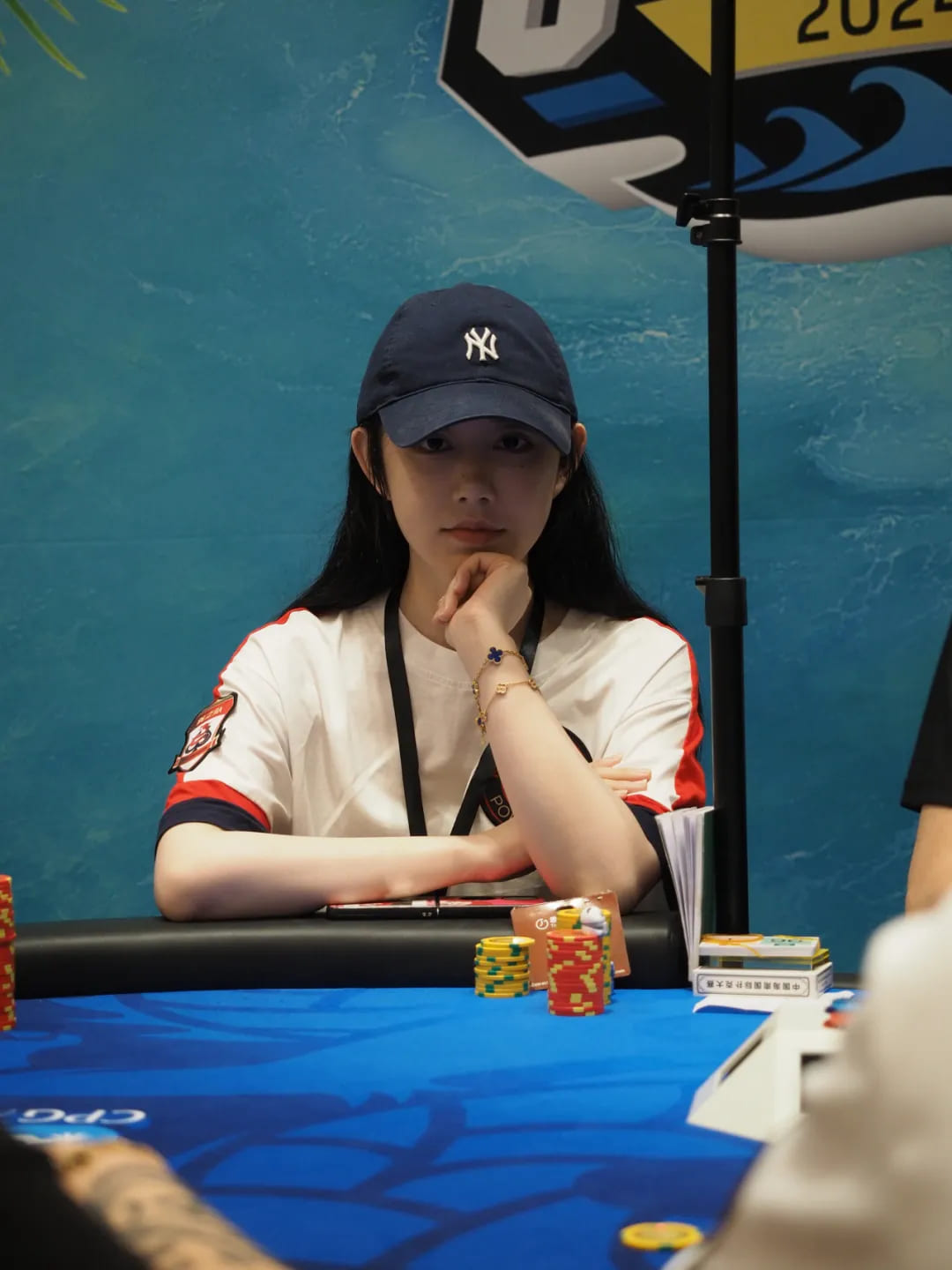 【小鱼Poker】CPG三亚总决赛｜野人诈唬被抓 陈随缘KK撞AA成泡沫 徐强183万记分牌领跑257人晋级成全场CL