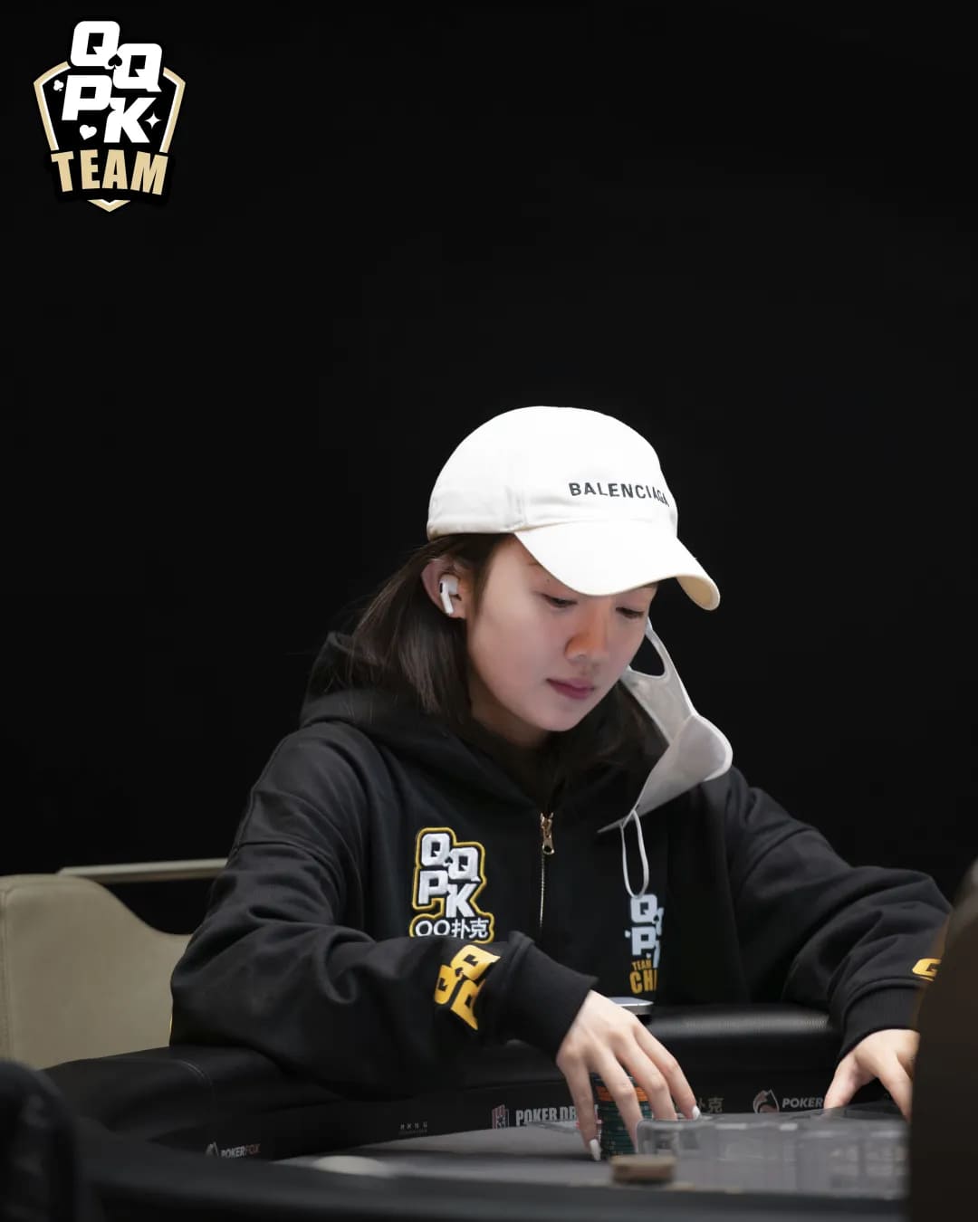 【EV扑克】Poker Dream 12济州岛 | 主赛事最后16强产生宋莹领跑，QQPK中国战队袁一雯、陈雄成功晋级