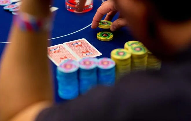 【EV扑克】技巧策略:在不利位置常犯的5个错误,必读!