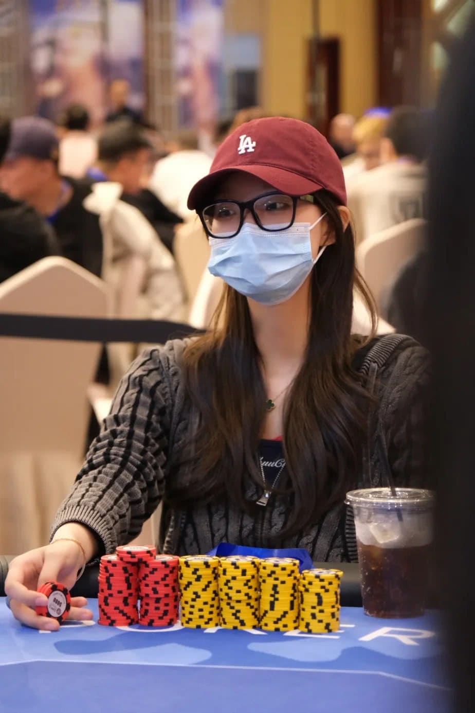 【EV扑克】DPC厦门站 | 女神赛燃爆赛场 陈施君获人生首冠;主赛A组共206人参赛 杨睿41.3w领跑48人晋级第二轮