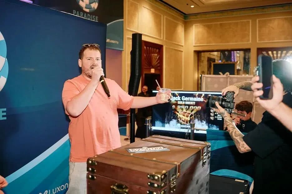 【EV扑克】WSOP天堂岛25W刀神秘赏金开奖!小哥抽中狂喜:我要去打Triton了!