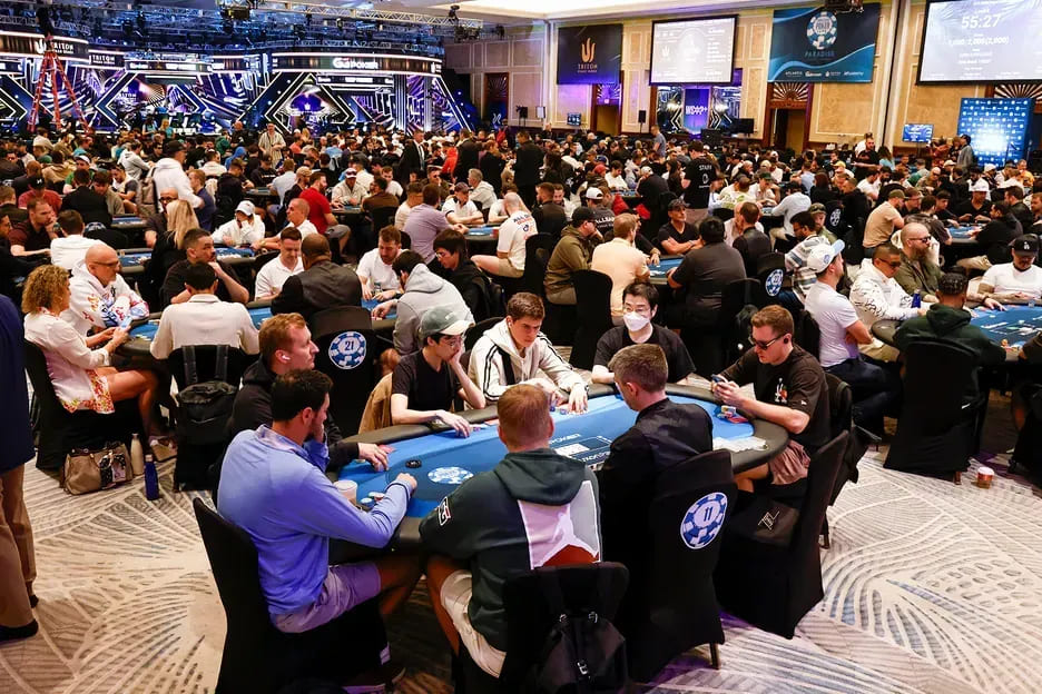 【EV扑克】丹牛5小时被淘汰5次,第6次续命后艰难晋级WSOP超级主赛Day2