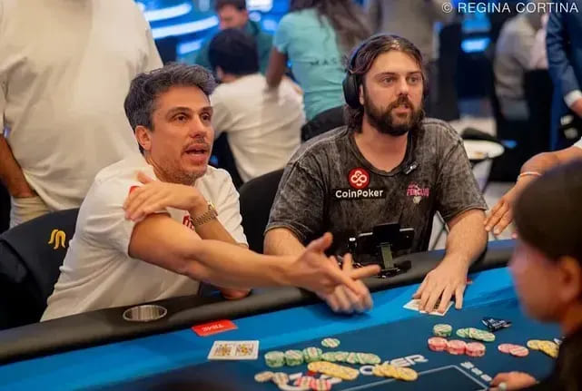 【EV扑克】选手亮牌时因一句话被判弃牌，错失制胜同花怒砸50,000美元现金