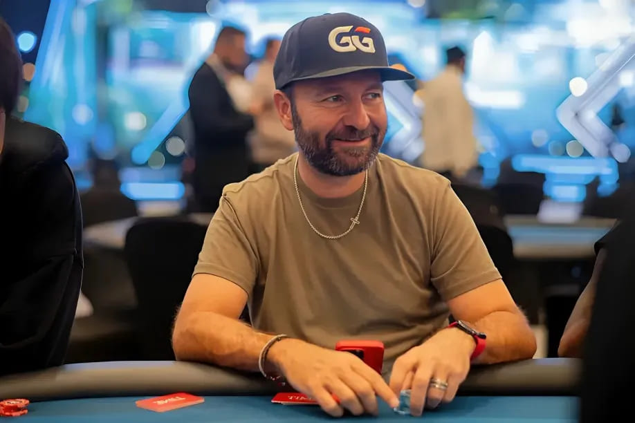 【EV扑克】WSOP主赛事令人瞠目结舌的惊天诈唬!世界第一弃掉三条K引发全网群嘲