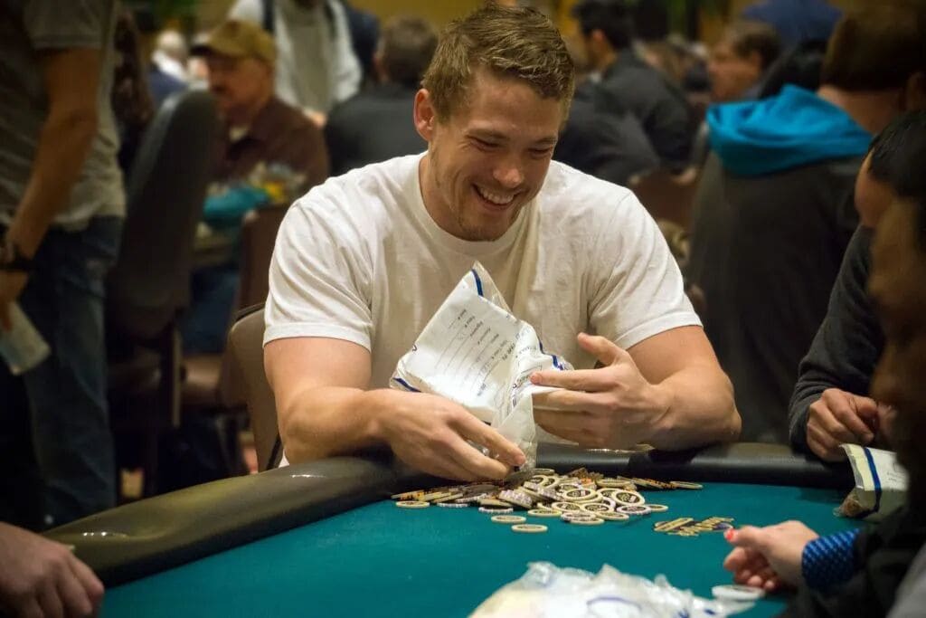 【EV扑克】被老师断言“会进监狱”的孩子，靠打牌赚了3.8亿