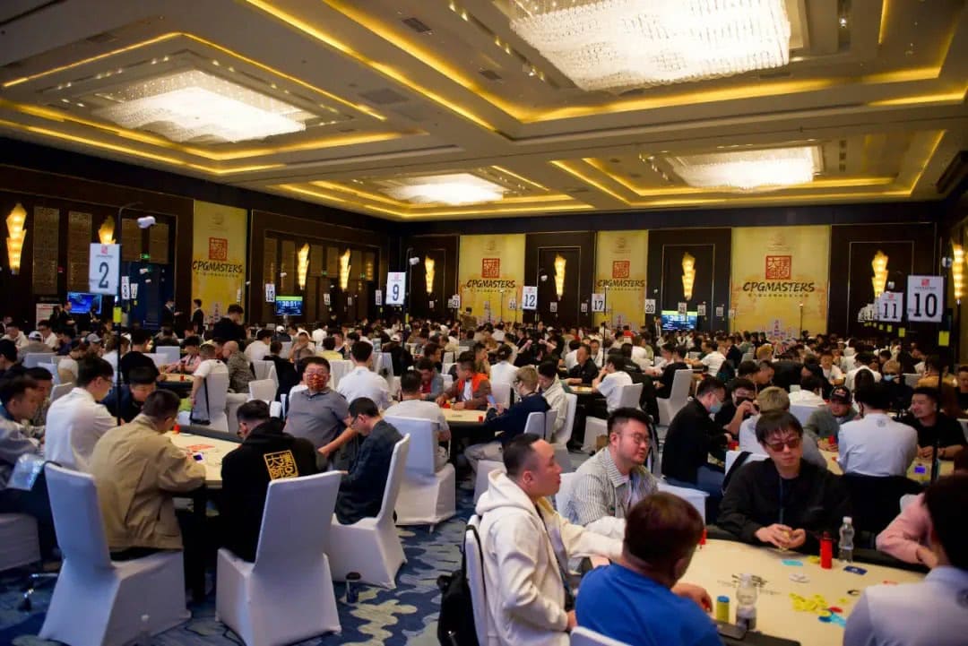 【EV扑克】CPG三亚大师赛｜泡沫破裂！胡成旭、陈圣与主赛136人奖励圈擦肩而过，张志191.1万记分牌领衔92人晋级下一轮