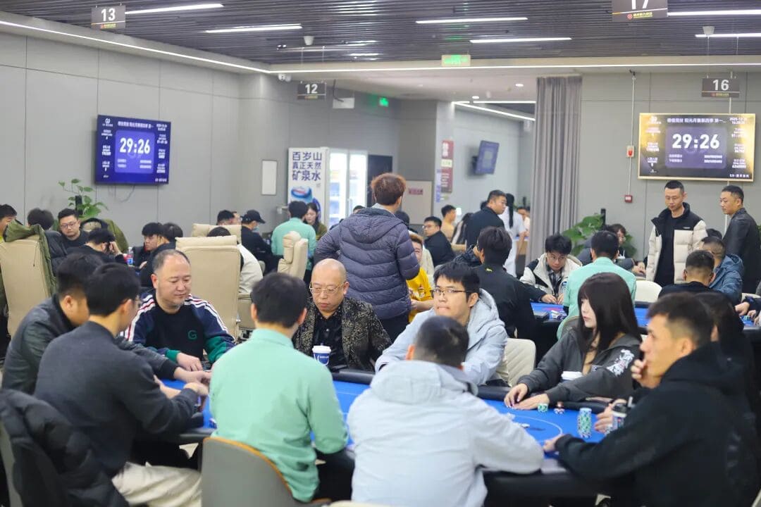 【EV扑克】长沙阳光月赛次日 | 智力之火，驱散严寒！DAY1B组492人次参赛，59人晋级下一轮，林济庚122.8W记分成B组领头羊