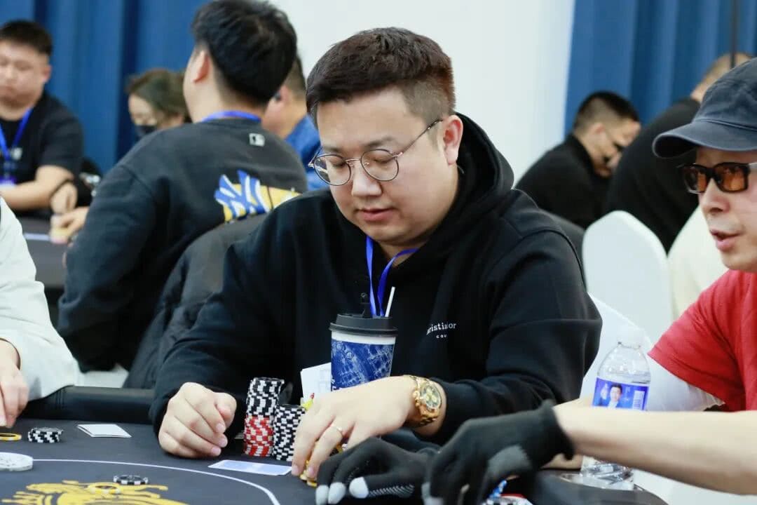 【EV扑克】2026CPT第五日 | 紫荆山海杯主赛首轮战罢,总参赛444人次,100人晋级第二轮!张毅获D组CL