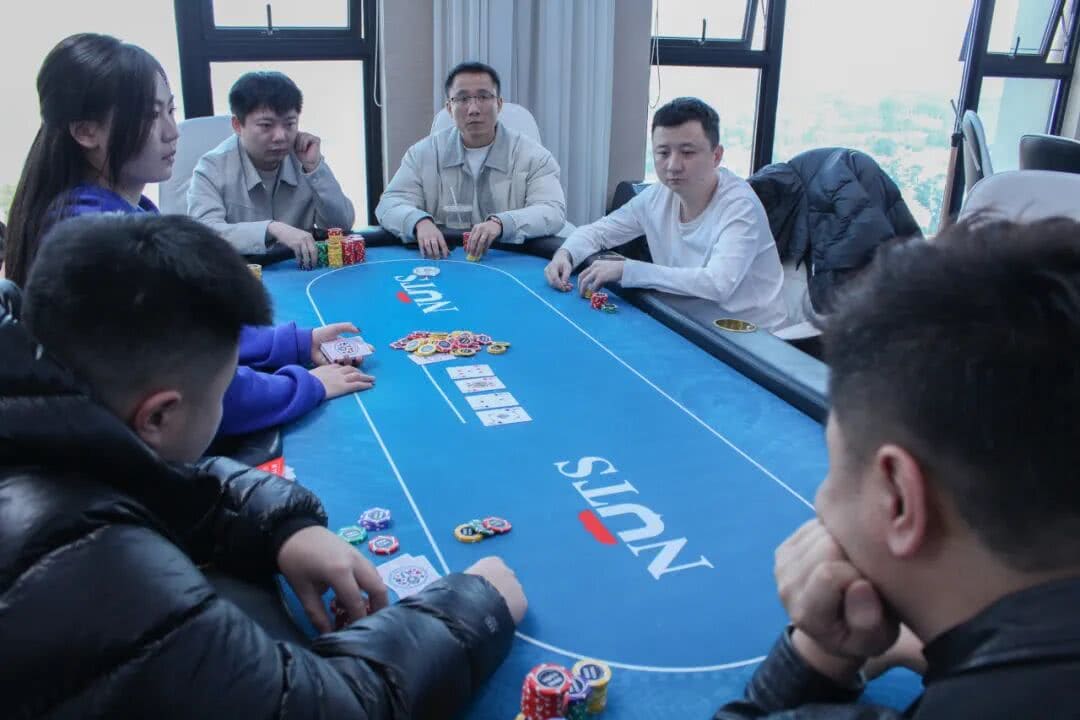 【EV扑克】洞庭湖杯NT1 | 半决赛日巅峰对决启幕，9人决赛桌产生