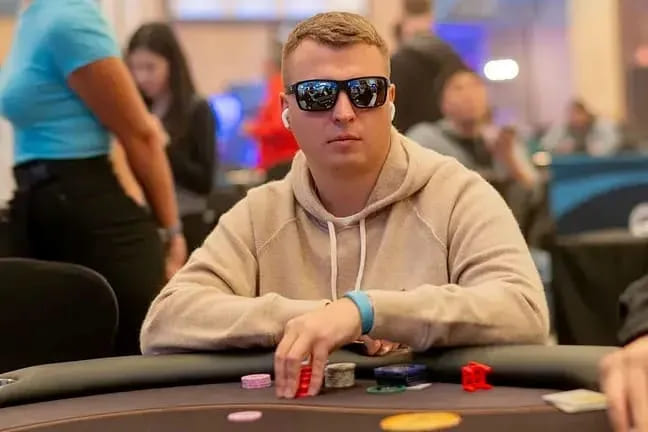 【EV扑克】Alex Ponakovs专访：想当顶尖牌手，独立思考比Solver更重要！