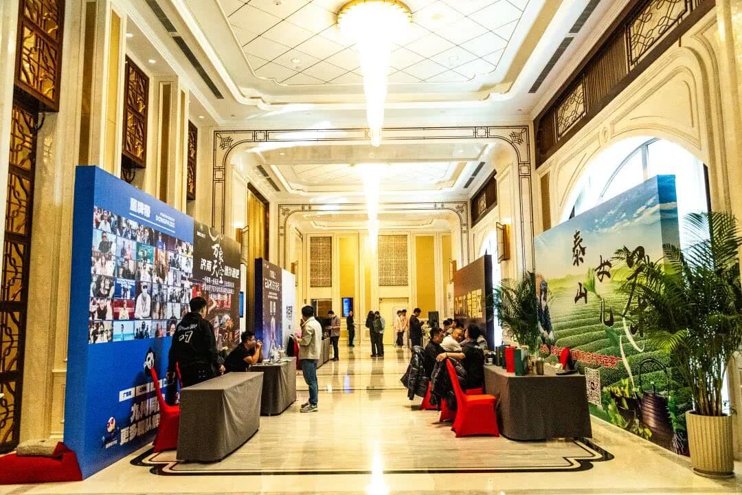 【EV扑克】泰山之巅首日 | 吕彦与何映含分别斩获开幕赛AB组CL，Day1共262人次参与，38人晋级Day2