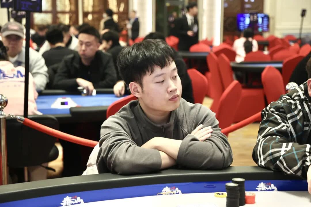 【EV扑克】2026泰山之巅扑克系列赛泰安站第三日 | 赛程过半，主赛乙组共200人次参赛，周纪伟加冕CL领衔44人晋级，附常甜田采访