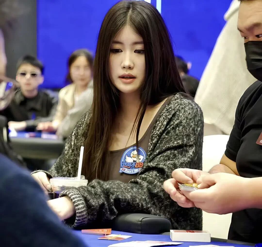 【EV扑克】第四届阳羡杯 | 不止颜值更有实力!朱紫雯首战夺冠惊艳阳羡杯