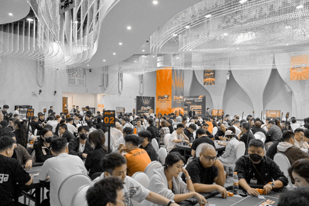 【EV扑克】SWPT·广安站 | 从“抚仙湖杯”到SWPT，西南扑克标杆赛事华丽升级，首日战火点燃！马鹏龙斩获回馈赛冠军