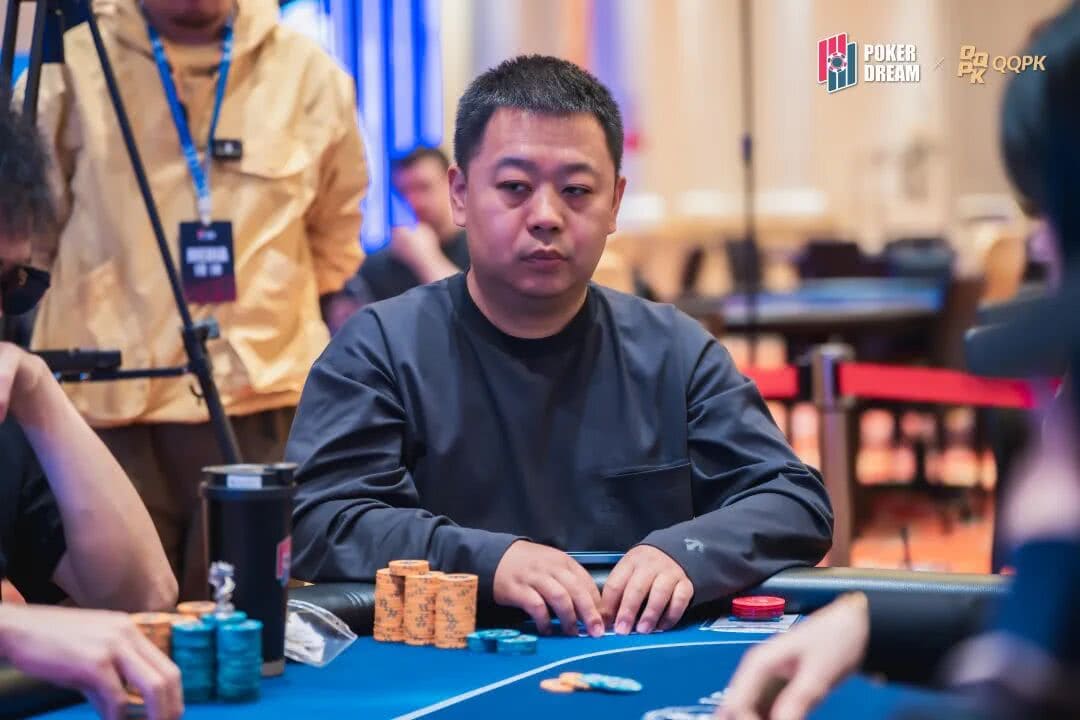 【EV扑克】PD22济州站｜主赛FT诞生，何俊杰领衔4名中国选手决战决赛圈；QQPK战队“暖暖”从短码逆袭到QQPK大师赛季军，J High抓诈成经典！