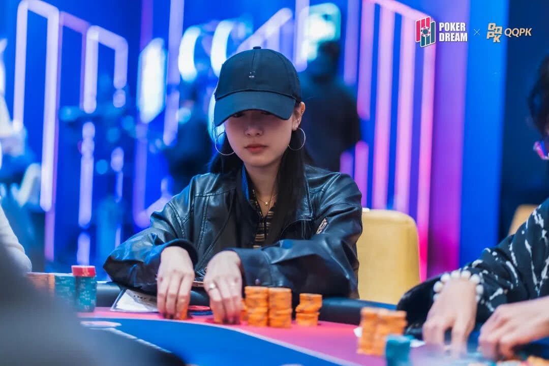 【EV扑克】PD22济州站｜主赛FT诞生，何俊杰领衔4名中国选手决战决赛圈；QQPK战队“暖暖”从短码逆袭到QQPK大师赛季军，J High抓诈成经典！