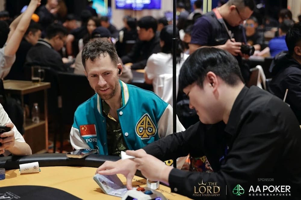 【EV扑克】TLPT济州岛站｜火热继续！巡游豪客主赛Day1众星云集Jungleman装袋89.5万计分牌登顶CL携手11人明日争冠！10k明星挑战赛重磅来袭！